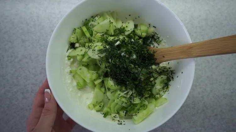 mix cucumbers with cottage cheese