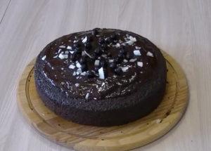 Chocolate cake for two or three times according to a step-by-step recipe with a photo