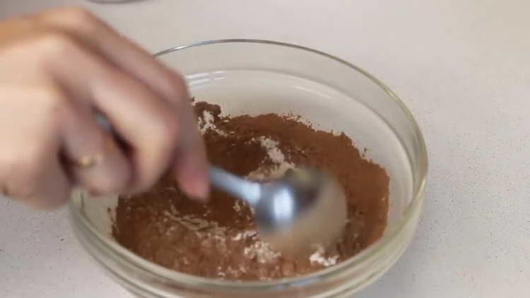mix flour and cocoa