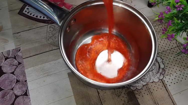 pour juice into the stewpan