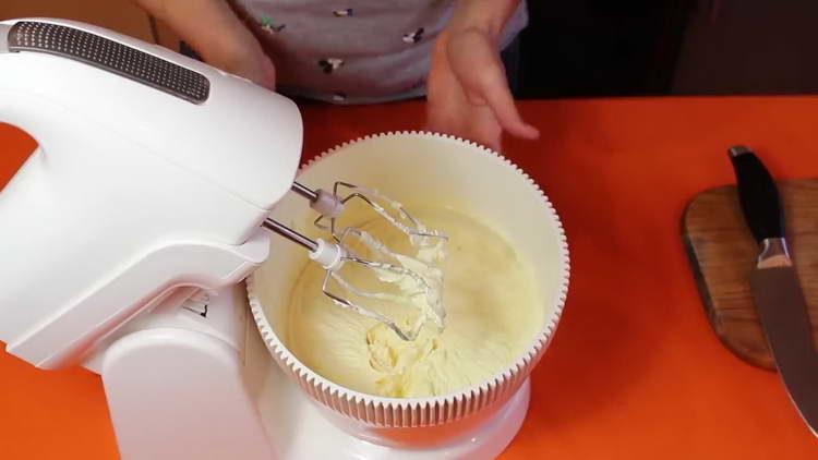 beat the sour cream with a mixer