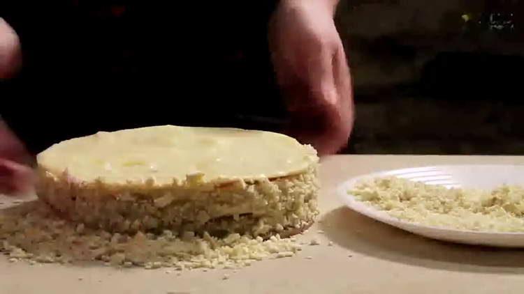 gâteau dans une casserole avec du lait concentré