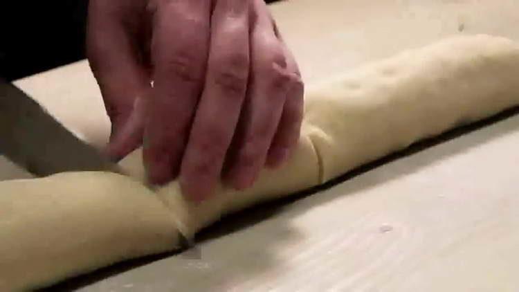 couper la pâte en huit parties