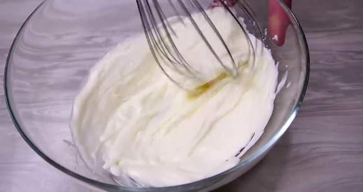 mix sour cream with sugar