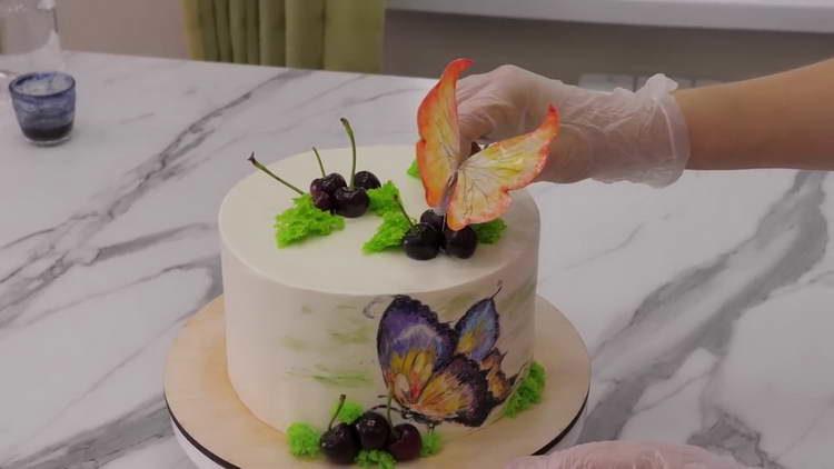 decorate the cake with butterflies