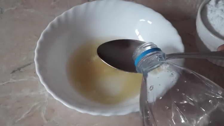 pour gelatin with water