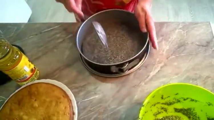 extract the cake pan