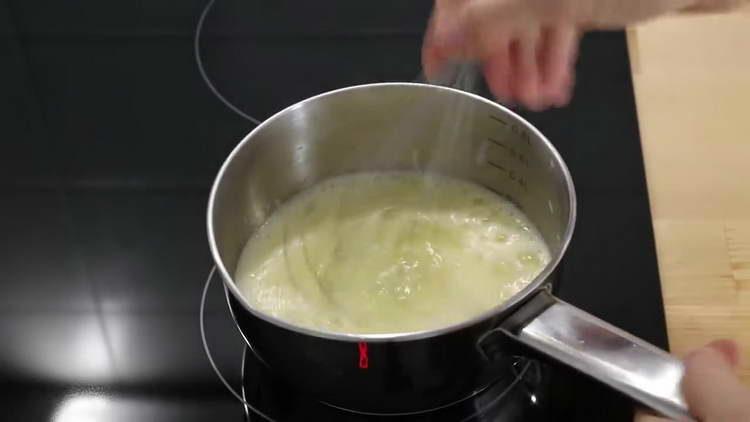  Pour milk into a yolk mixture