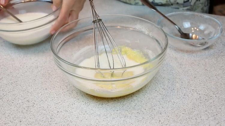 mix the ingredients for the cream