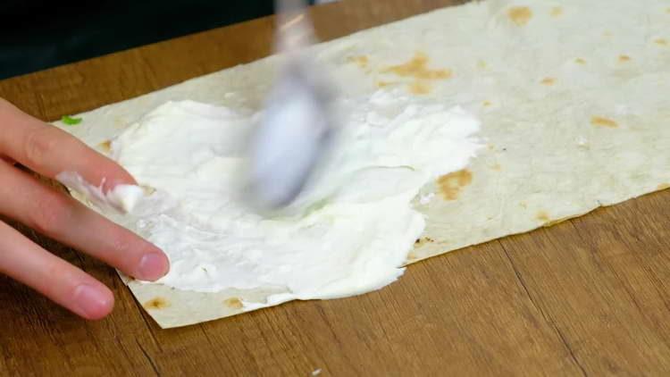 grease pita with sour cream
