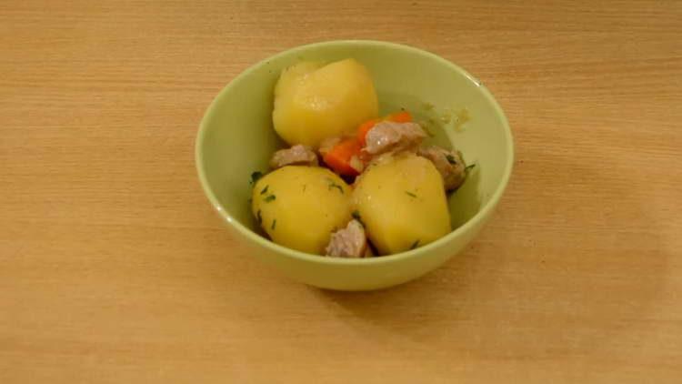 stew potatoes with meat