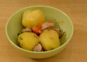 ragoût de pommes de terre au porc